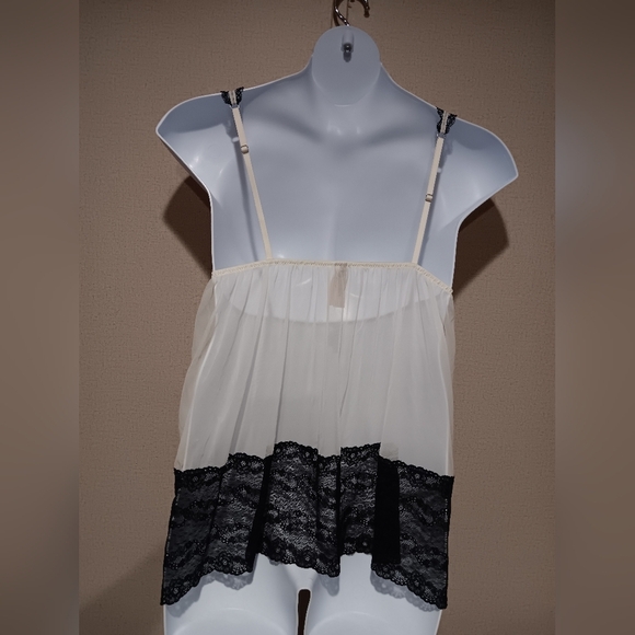 Victoria's Secret Black and White Lace Chemise New - Picture 3 of 4